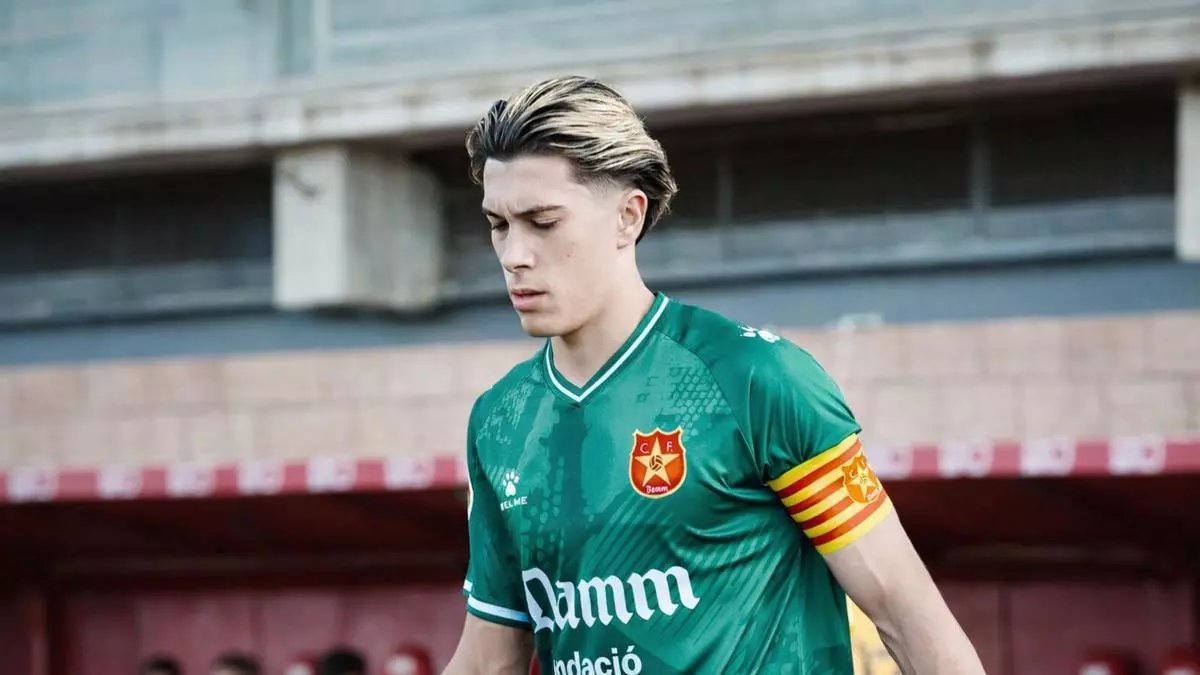 برشلونة يعزز لاماسيا بصفقة واعدة.. أليكس جونزاليس ينضم إلى يوفينيل أ