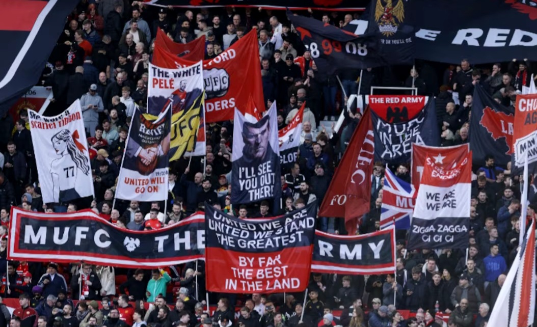 رسالة حاسمة من جماهير مانشستر يونايتد ردًا على تصريحات راتكليف