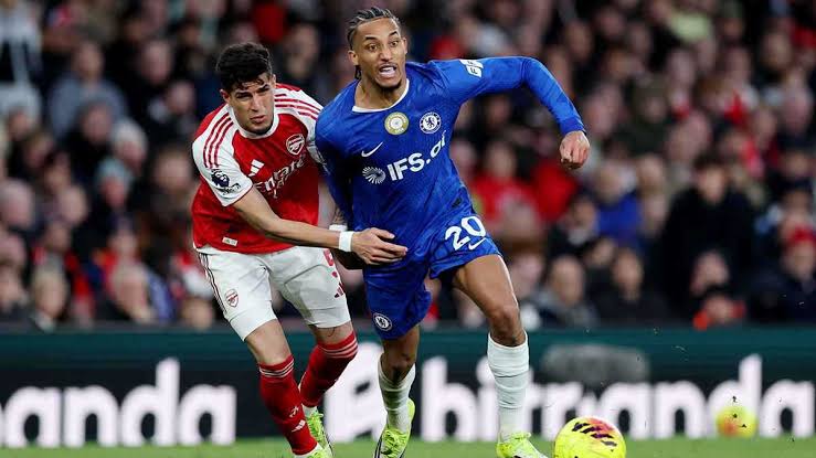 أرسنال يتفوق على تشيلسي ويعمّق الفارق في صدارة الدوري الإنجليزي