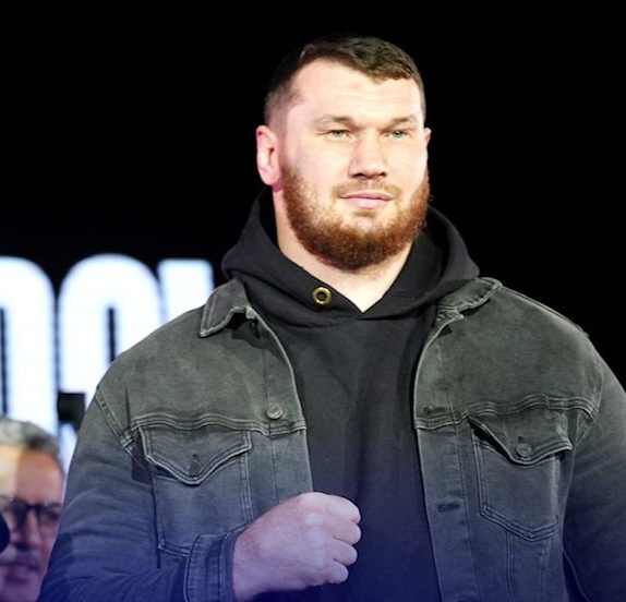 من «وحش داغستان» إلى اختبار العمر أمام تايسون فيوري.. أرسلان بيك محمودوف يبحث عن لحظة النصر في لندن