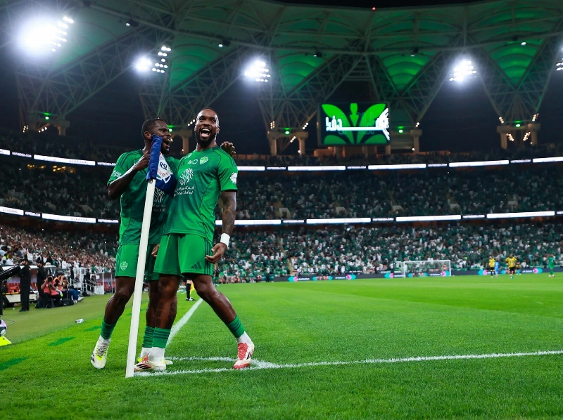 الأهلي السعودي يحسم ديربي جدة بثلاثية أمام الاتحاد ويعتلي صدارة الدوري السعودي