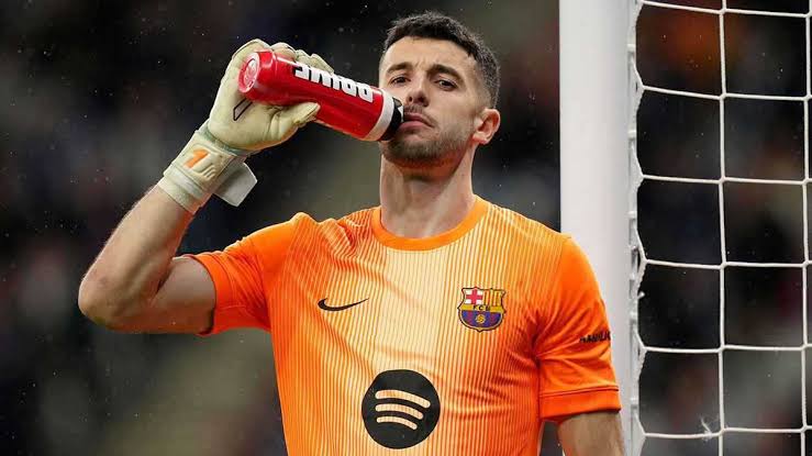 خوان جارسيا يحذر من قوة نيوكاسل قبل موقعة سانت جيمس بارك في دوري الأبطال