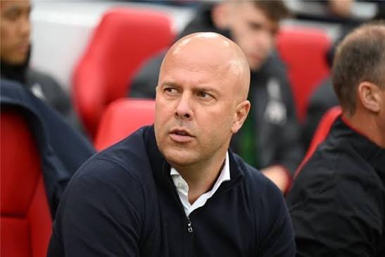 سلوت يكشف تطورات إصابة أليسون قبل قمة ليفربول وتوتنهام