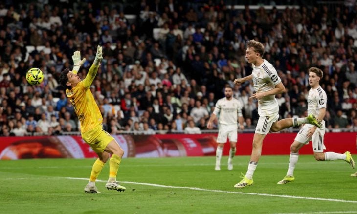 ريال مدريد يكتسح إلتشي برباعية ويواصل مطاردة برشلونة في الليجا