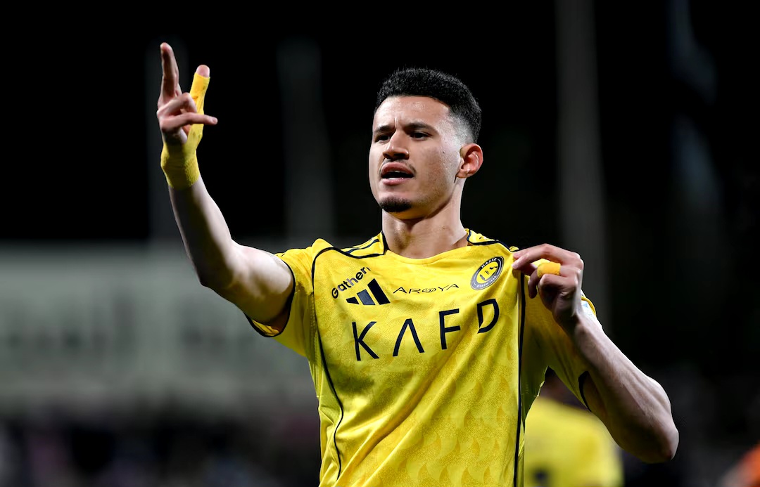 النصر يكتسح الخليج بخماسية ويواصل صدارة الدوري السعودي