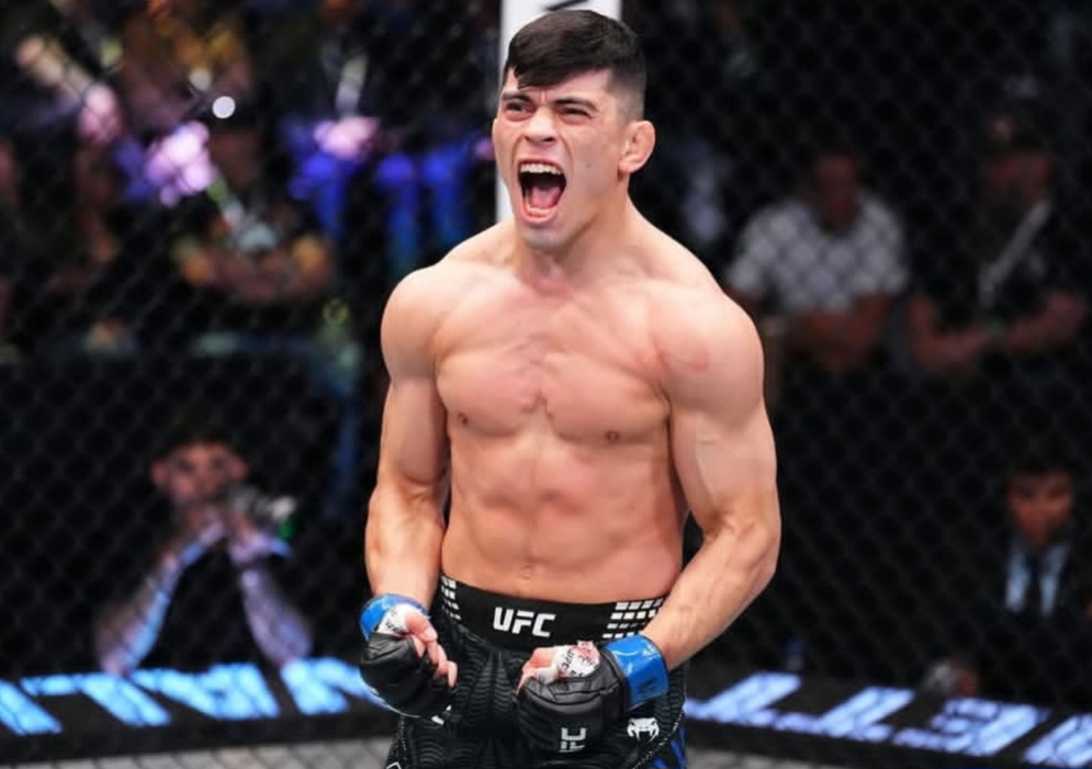 كيفن فاليخوس يهيمن على جوش إيميت ويحقق أول KO رئيسي في UFC Vegas 114