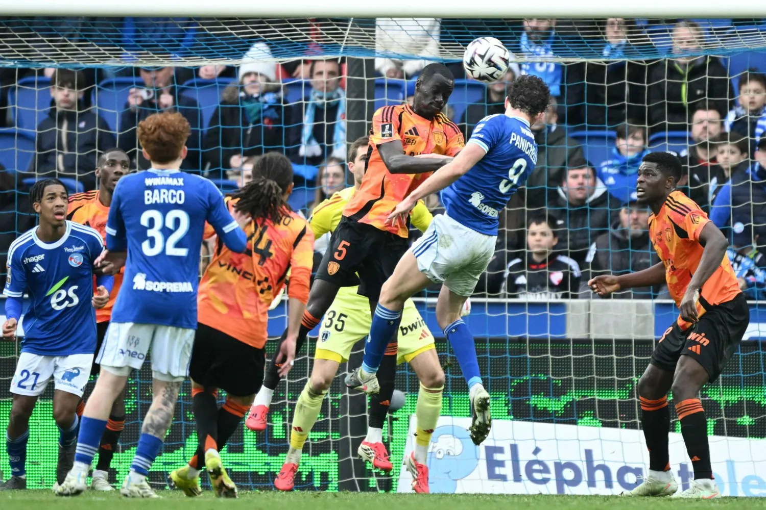 ستراسبورغ يفشل في استغلال أرضه ويتعادل مع باريس إف سي