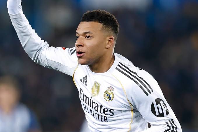 أزمة مبابي تُشعل الجدل في ريال مدريد… واستدعاؤه لمنتخب فرنسا يزيد الغموض