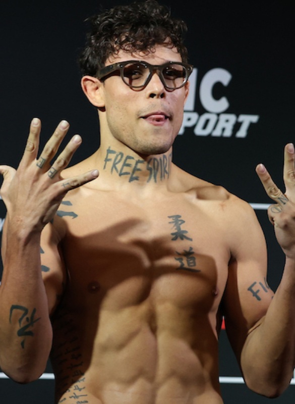 بوراليو يتحدى دو بليسيس بعد UFC 326: أسعى لإسقاطه بالضربة القاضية