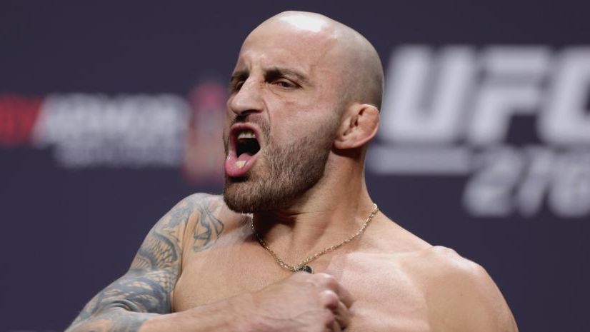 فولكانوفسكي يتحدى إيفلويف: “العجوز ما زال يملك الحيل”.. ومواجهة اللقب تقترب