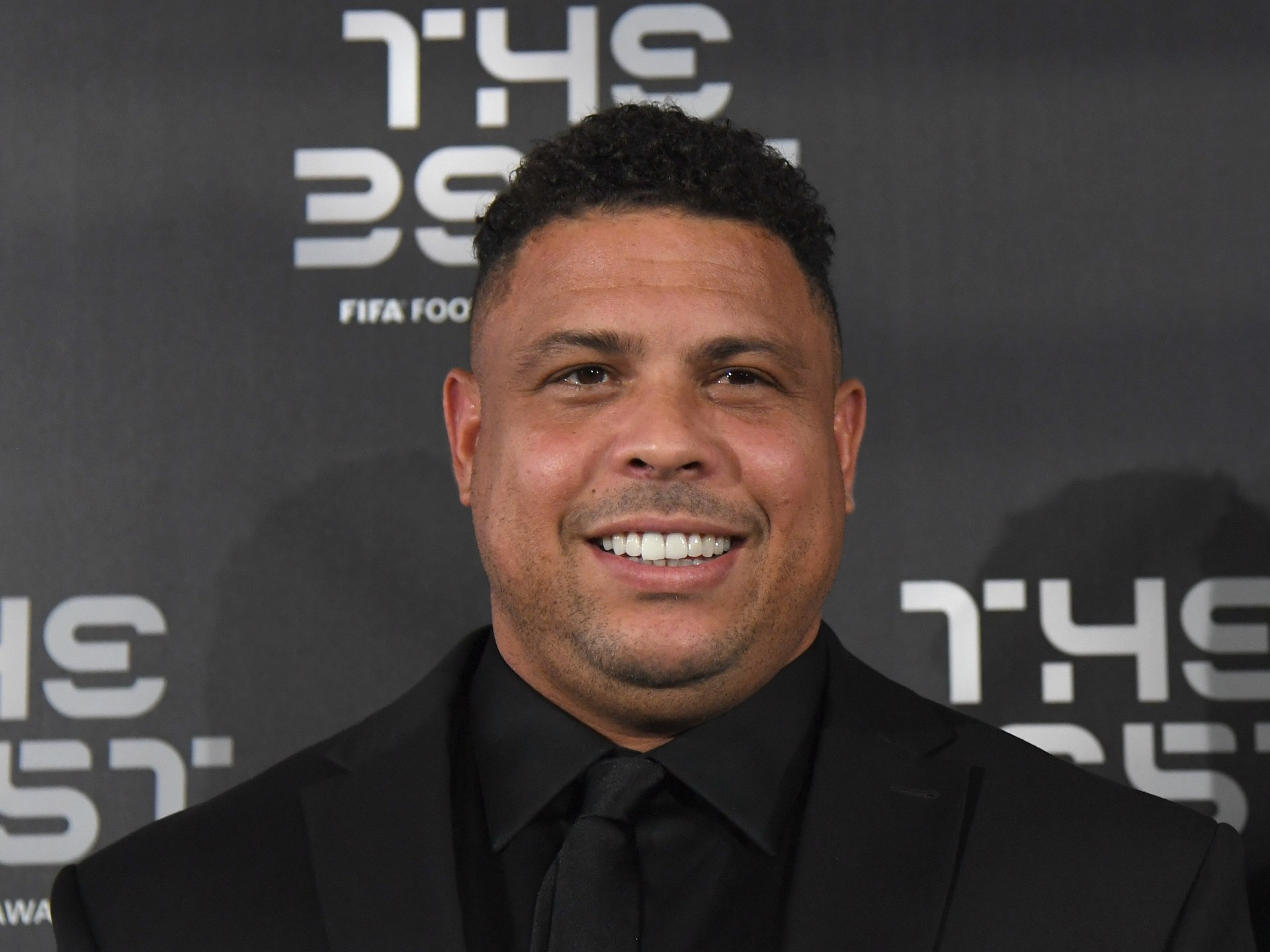 رونالدو يدعم نيمار: “جاهزيته البدنية مفتاح عودته إلى منتخب البرازيل”