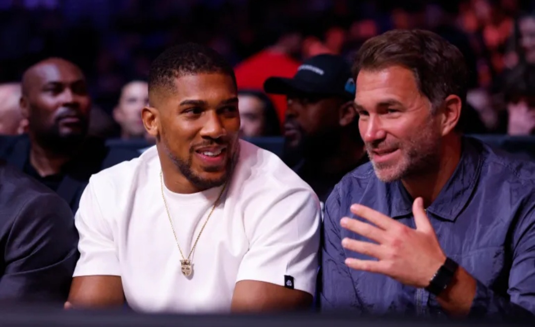 أنتوني جوشوا يظهر مجددًا بعد الحادث المأساوي في نيجيريا