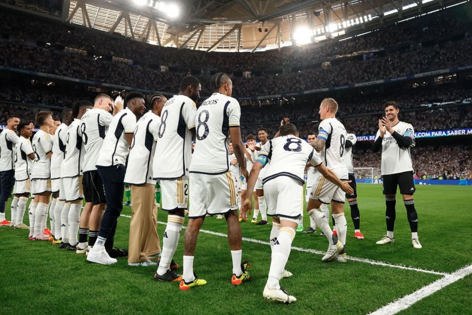 الممر الشرفي يشعل الكلاسيكو.. جدل متصاعد بين ريال مدريد وبرشلونة