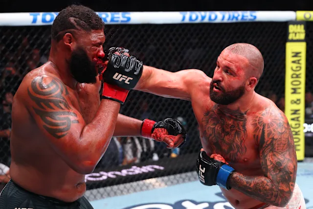 ”أفضل نزال وزن ثقيل على الإطلاق“.. المقاتلون يتفاعلون مع معركة هوكيت وبلايدز المجنونة في UFC 327