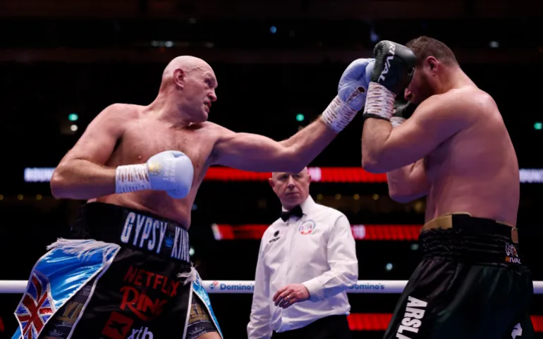 عودة الملك الغجري.. تايسون فيوري يهزم محمودوف ويتحدى جوشوا لنزال تاريخي