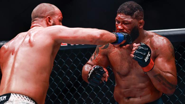 ملحمة نارية في UFC 327.. بلايدز يشيد بهوكيت بعد “حرب الوزن الثقيل” وإصابات قوية