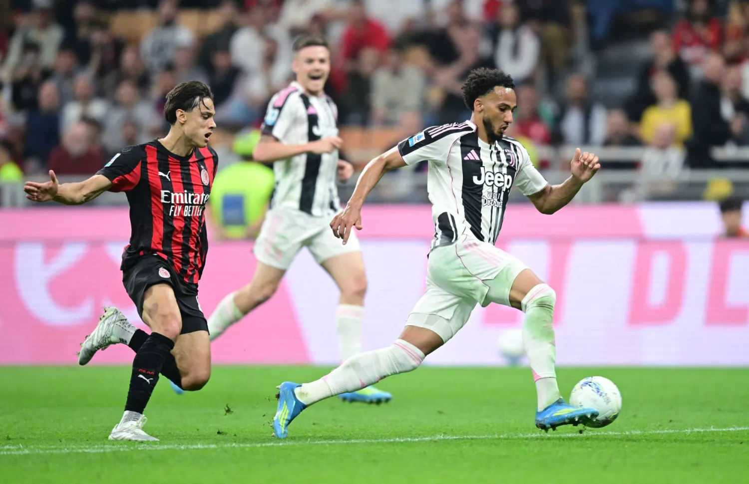 تعادل سلبي بين ميلان ويوفنتوس يُبقي صراع دوري الأبطال مشتعلاً في الدوري الإيطالي