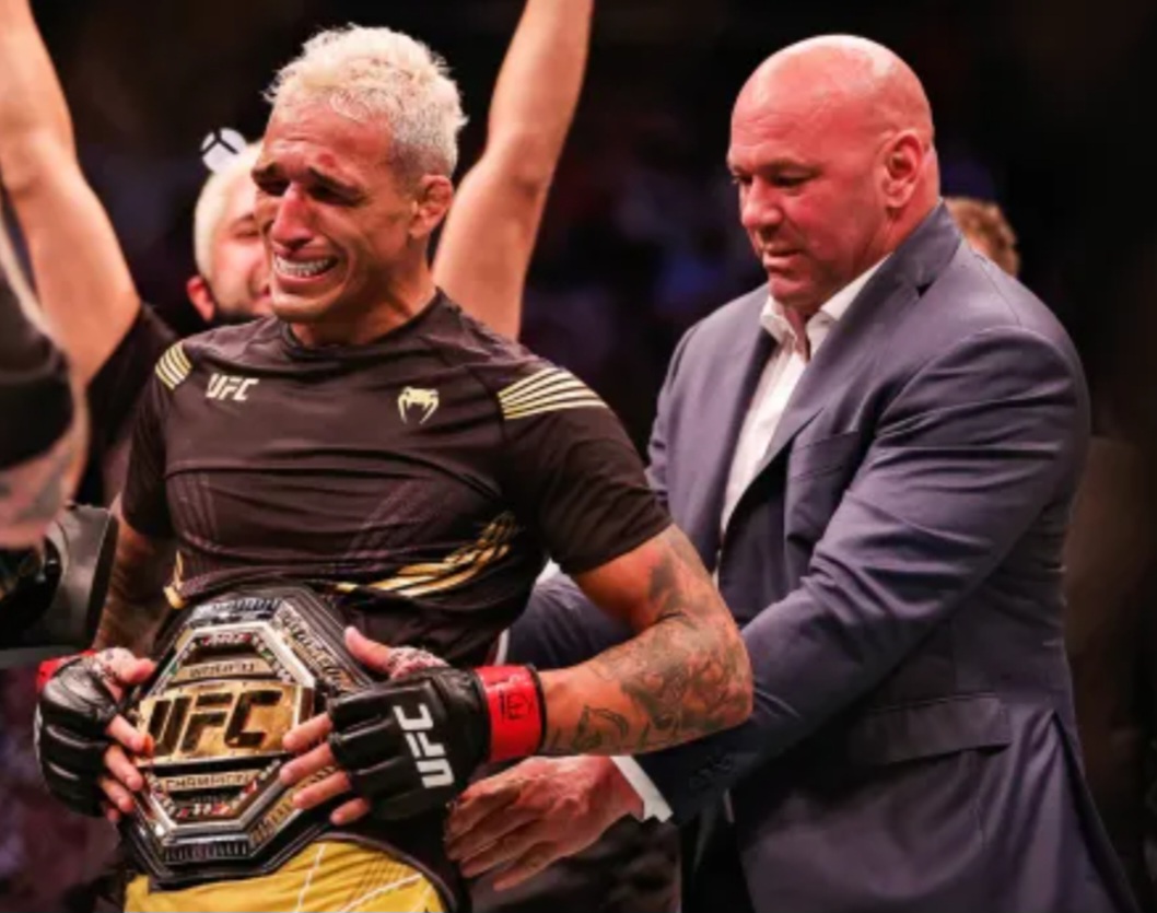 تشارلز أوليفيرا يوقّع عقدًا طويل الأمد مع UFC ويستهدف استعادة لقب الوزن الخفيف