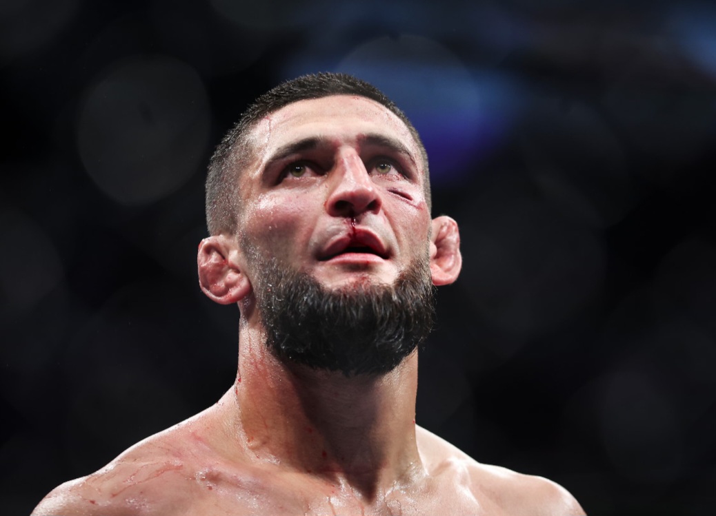 حمزة شيماييف يهاجم تهديدات شون ستريكلاند قبل UFC 328: ”لم يطلق النار حتى على دجاجة“
