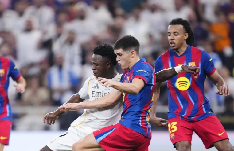 كلاسيكو الحسم.. برشلونة وريال مدريد في ليلة قد تُعيد كتابة تاريخ الليجا