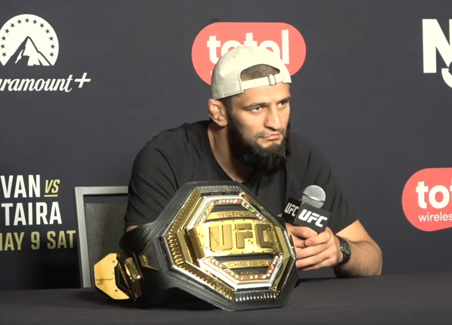 نجوم UFC 328 يظهرون في يوم الإعلام.. الأنظار تتجه إلى شيماييف وستريكلاند