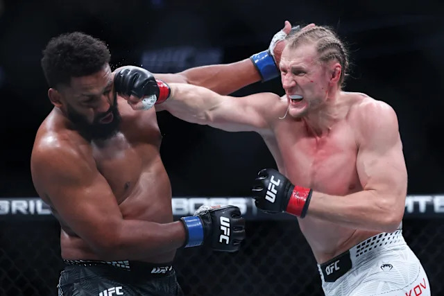 ألكسندر فولكوف يهزم والدو كورتيس أكوستا في UFC 328.. ويطالب بفرصة على اللقب