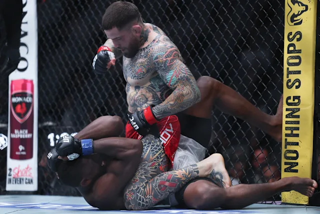 شون برادي يعود بقوة في UFC 328.. هيمنة كاملة على خواكين باكلي بعد عرض أرضي ساحق