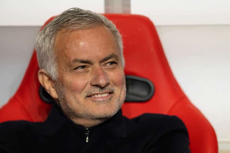 مورينيو يقترب من العودة.. ريال مدريد يفكر في “السبيشل ون” لإنقاذ غرفة الملابس