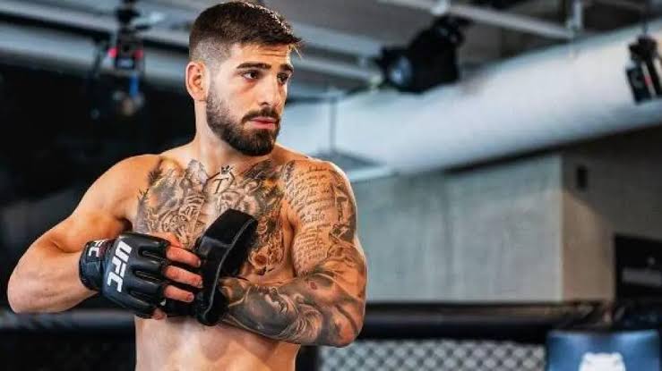 توبوريا: لا أحتاج إلى ماخاشيف لصناعة إرثي في UFC وتساروكيان سيكتشف من هو الملك داخل الأوكتاغون
