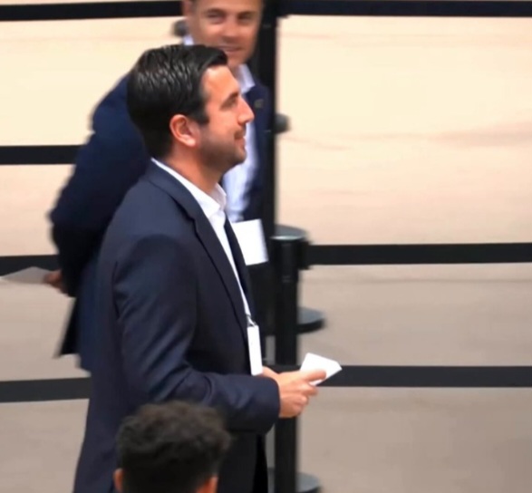 إنريكي ريكيلمي يدلي بصوته في انتخابات ريال مدريد وسط منافسة نارية مع بيريز