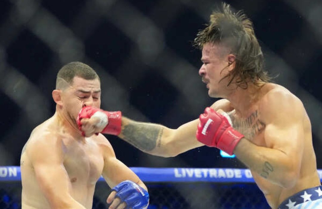 دييجو لوبيز يسقط ستيف غارسيا بالضربة القاضية في افتتاح عرض UFC White House