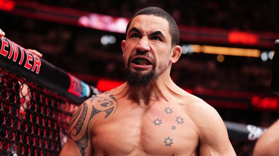 روبرت ويتيكر يفتح صفحة جديدة في UFC: الانتقال إلى الوزن الخفيف الثقيل غيّر حياتي