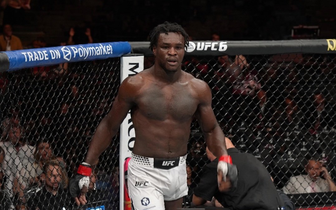 داميان بيناس يُسقط سيزار ألميدا بضربة قاضية مدوية في UFC 329