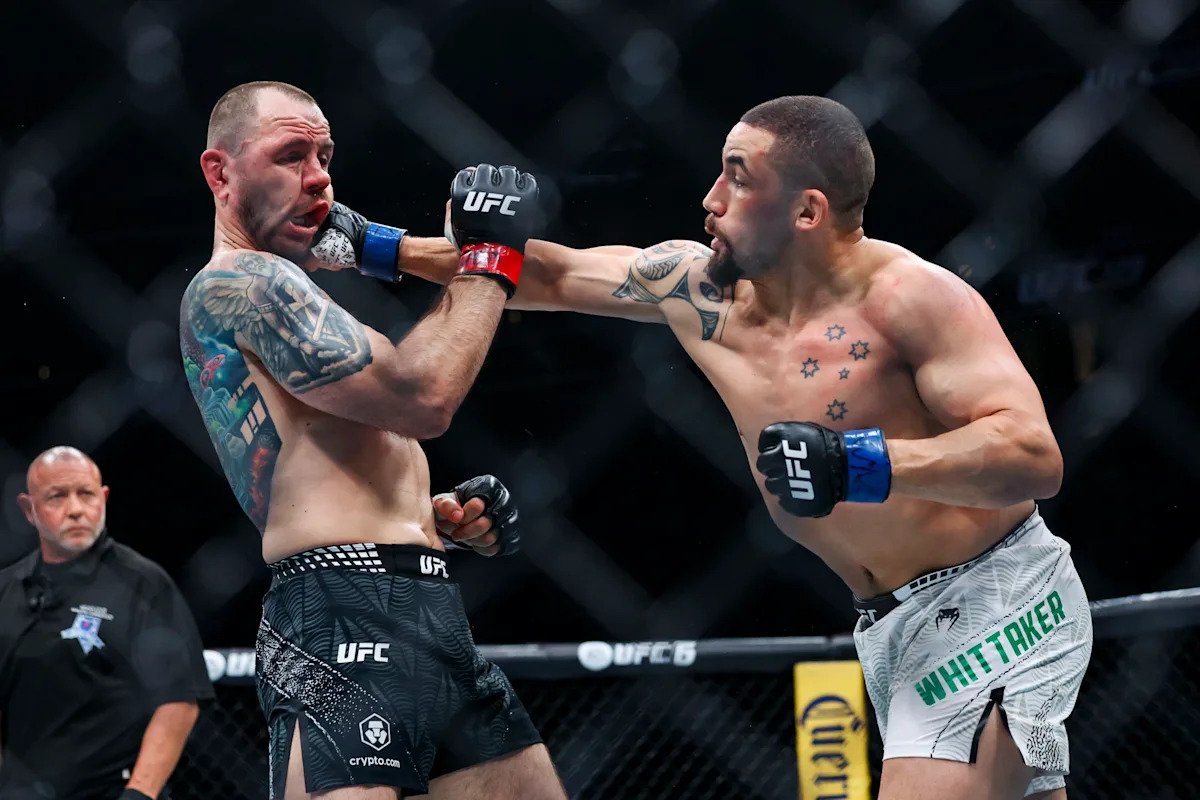 لكمة واحدة قلبت كل شيء.. روبرت ويتيكر ينهي نزال كريلوف بطريقة مرعبة في UFC 329