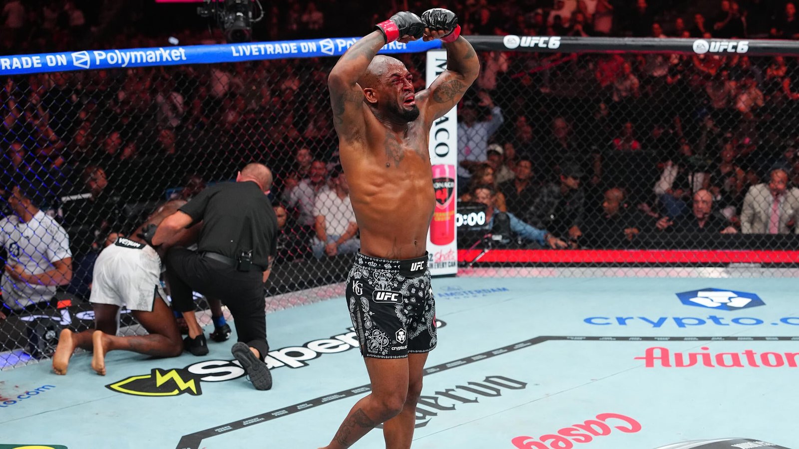 كينغ غرين ينجو من عاصفة ماكيني ويحقق عودة مذهلة قبل ثانية واحدة من نهاية الجولة في UFC 329