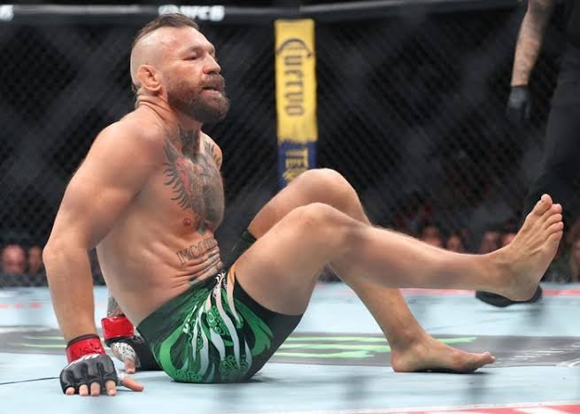 “كنت جاهزًا بنسبة 100%”.. ماكغريغور يفند الشائعات بعد سقوطه في UFC 329