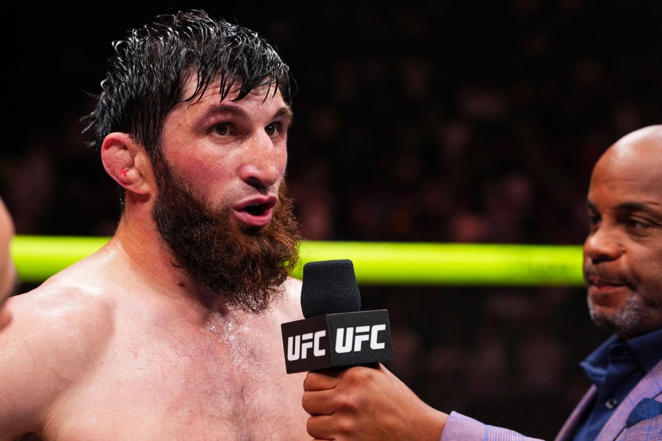 بعد انتصاره في عرض UFC ABU DHABI..أنكالايف يفتح النار على كوستا ويجدد رغبته في مواجهة أليكس بيريرا