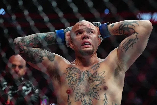 اعتقال مقاتل UFC السابق أنتوني سميث ومواجهته ثلاث تهم جنائية خطيرة
