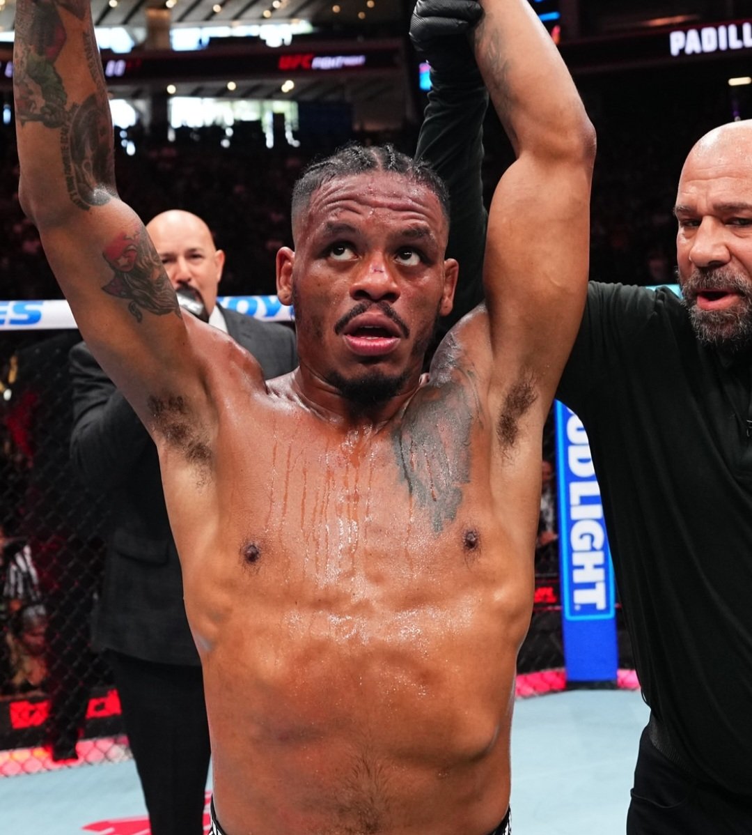 خنق قاتل في الثانية الأخيرة يمنح باديلا انتصارًا دراميًا على حقبرست في UFC Sacramento