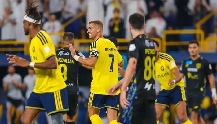 النصر يتجاوز أبها ويواصل مطاردة الهلال في صدارة دوري روشن