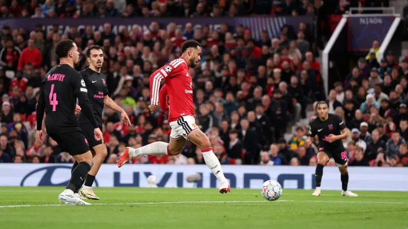 مانشستر يونايتد يضرب صباح برباعية في عودته إلى دوري أبطال أوروبا