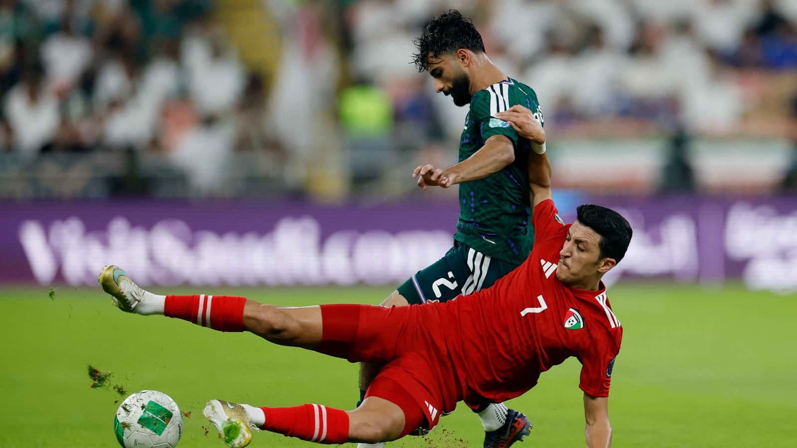 السعودية تهزم الكويت بهدف عكسي وتبدأ خليجي 27 بانتصار