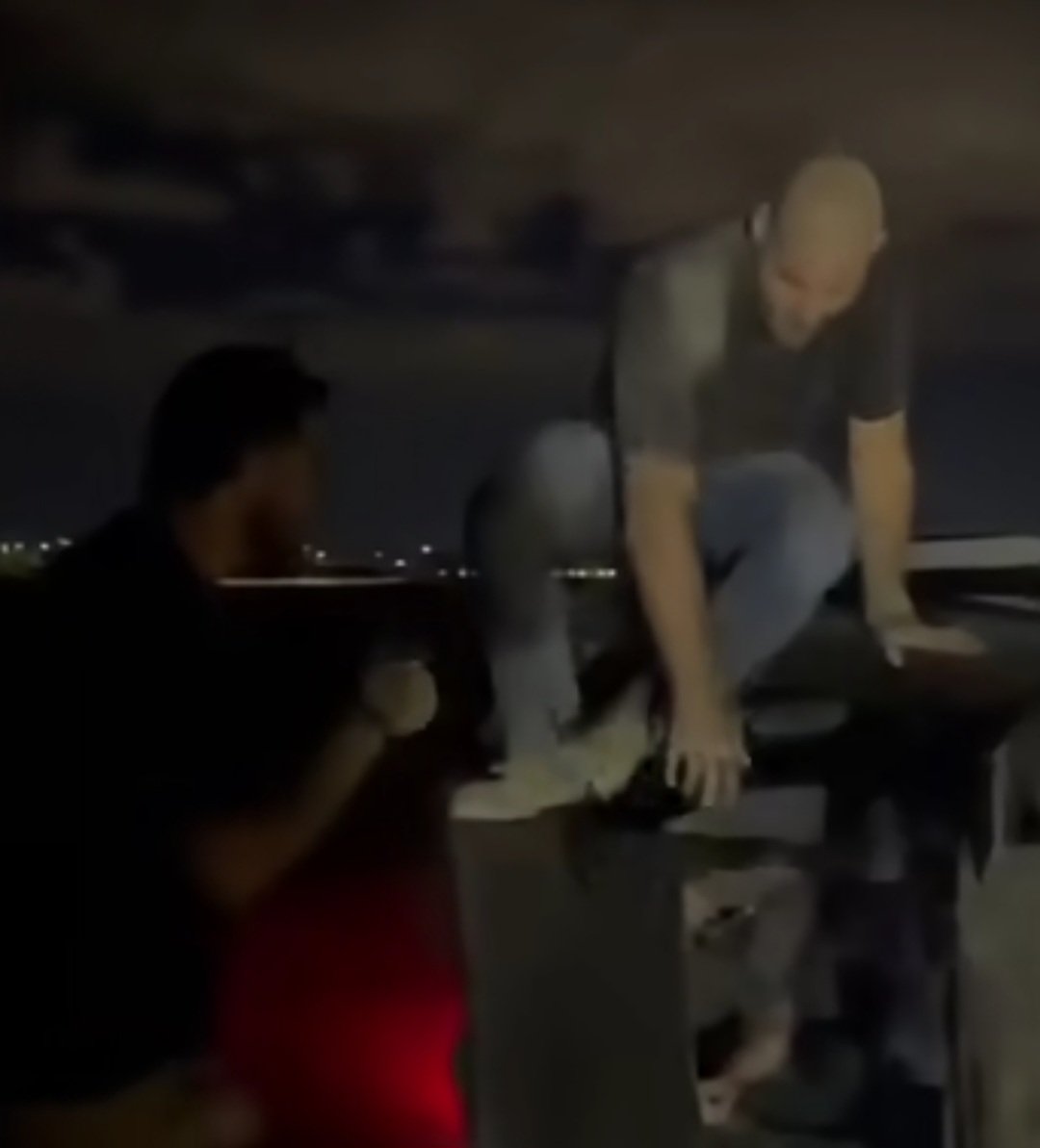 شون ستريكلاند يتعرض لحادث سير ويكشف تفاصيل حالته بعد انقلاب مركبته