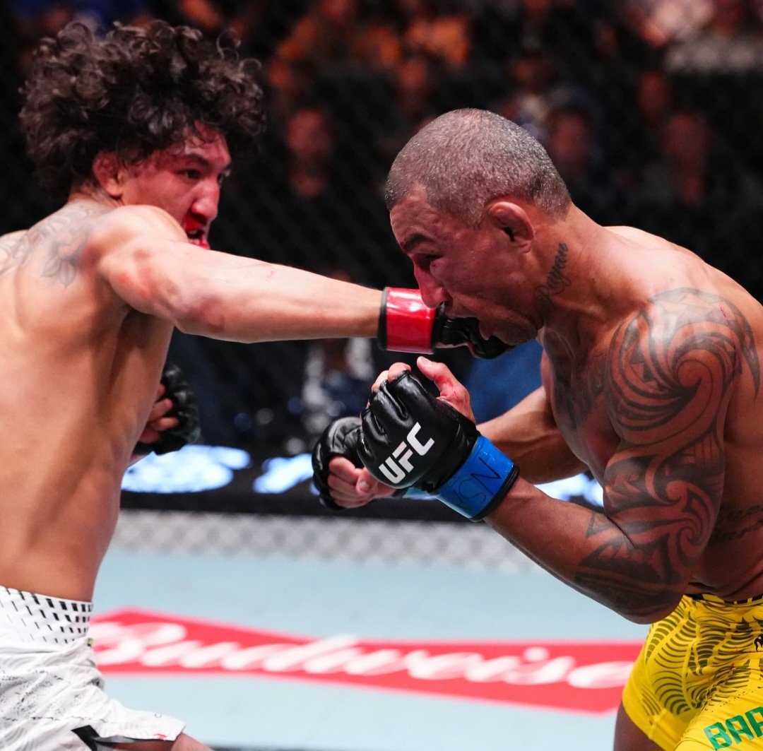 راؤول روساس جونيور يحسم نزالًا مثيرًا أمام راوني بارسيلوس بنهاية مقلقة في UFC Vegas 121